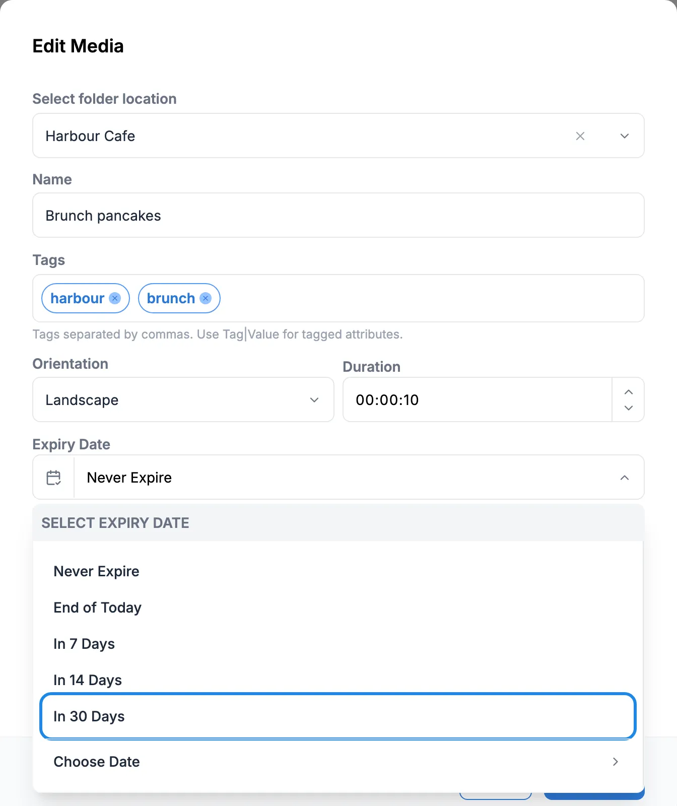 The Edit Media window with the Expiry Date list open and In 30 Days highlighted